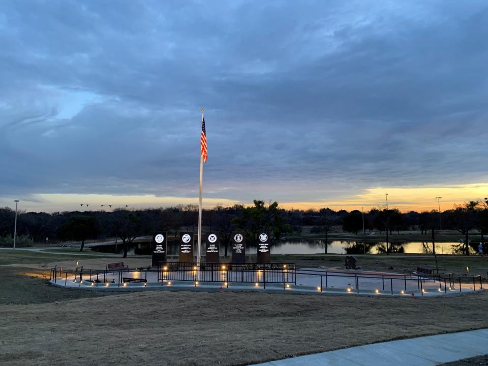 veterans-memorial-plaza