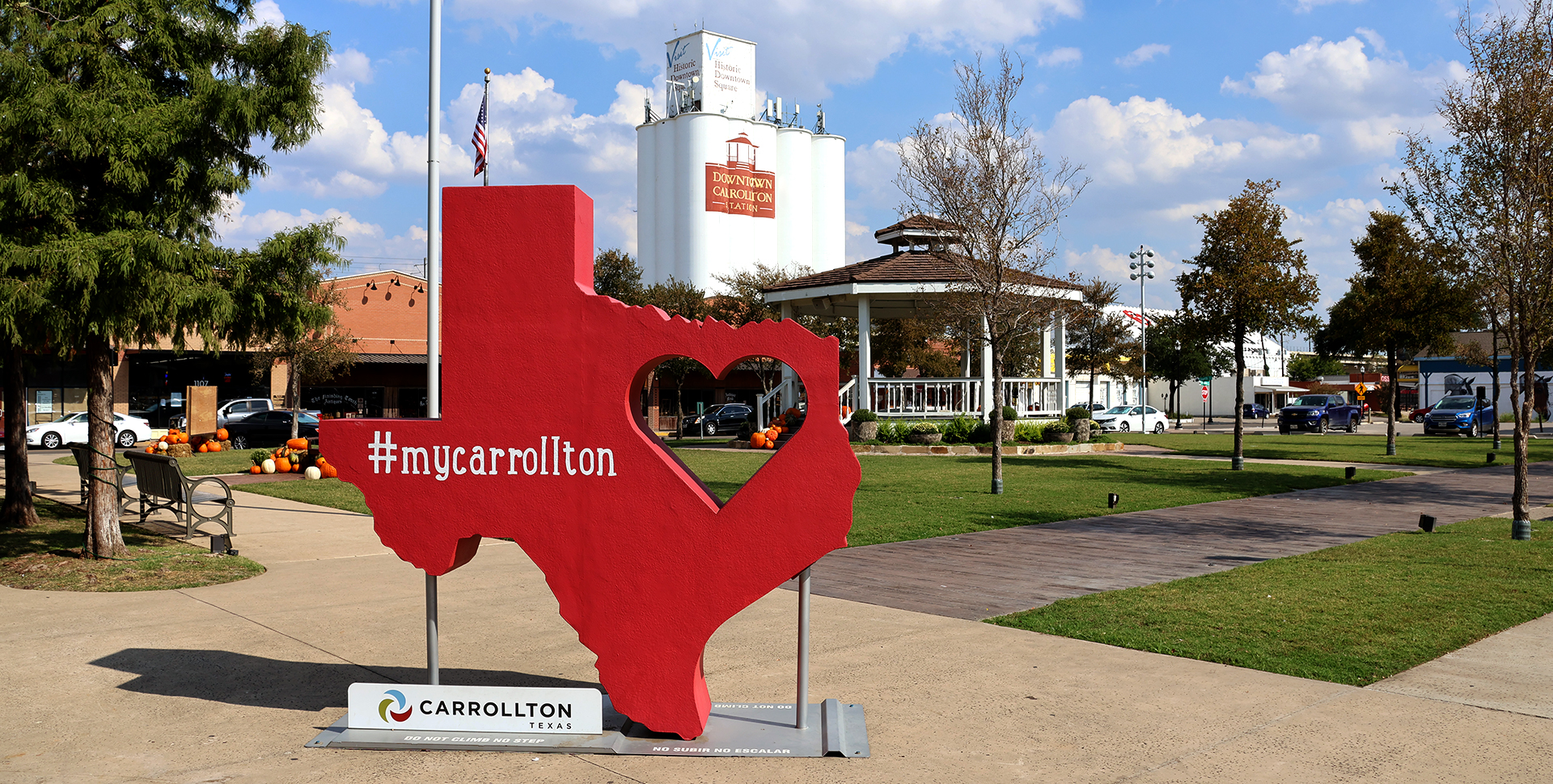 Downtown-Carrollton-Fall-Pumpkins