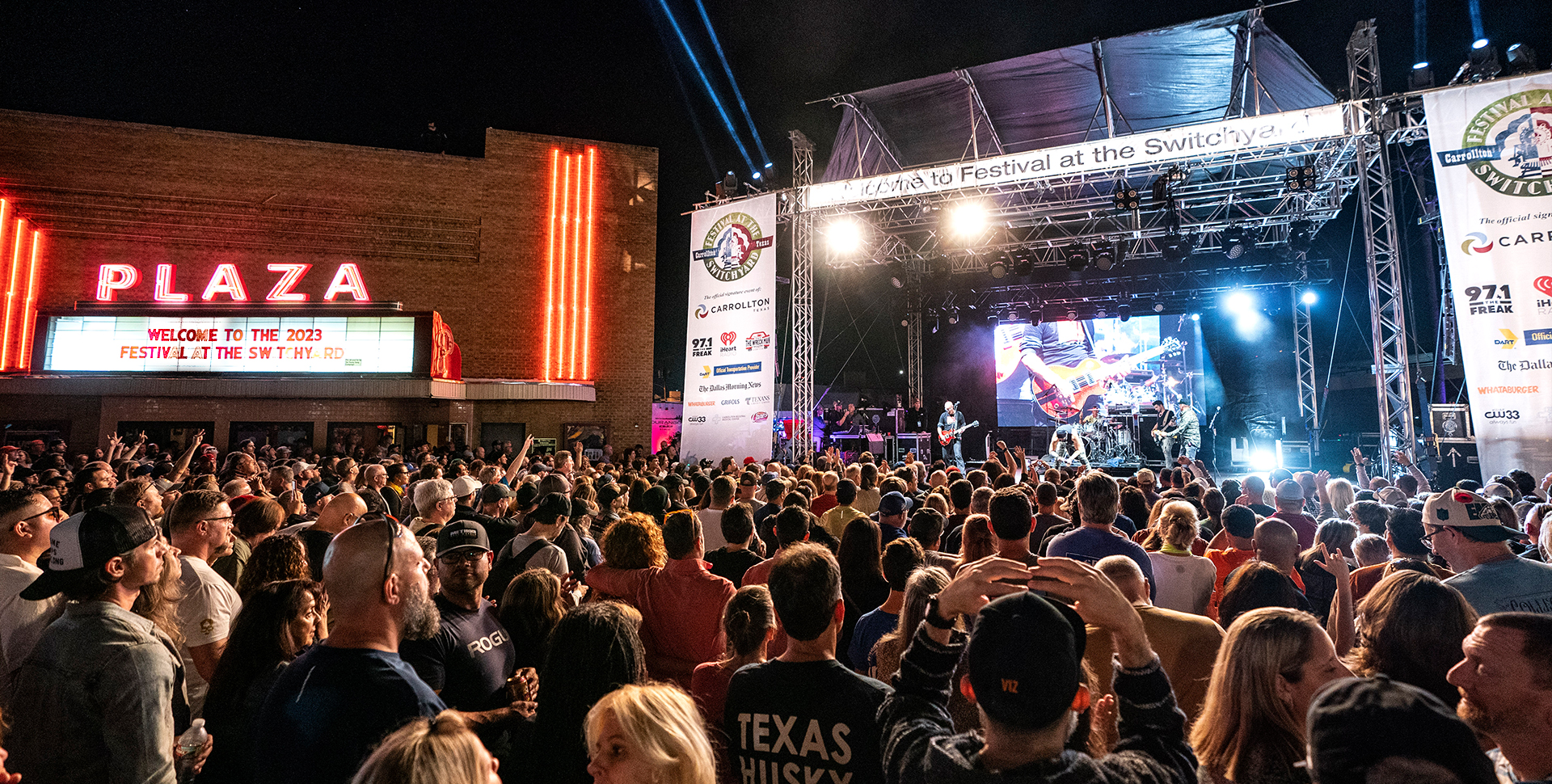 Festival-Hero-Crowd-Plaza-Stage